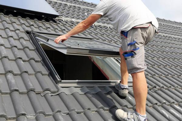 Emergency Roof Replacement: How to Handle Unexpected Damage